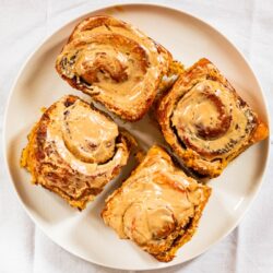 Pumpkin-spiced latte cinnamon rolls x2