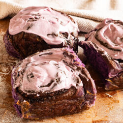 Ube cinnamon rolls with cream cheese frosting x6